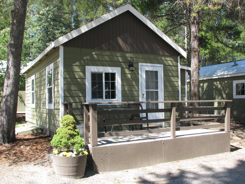 3 Cabin Evergreen Motel Glacier